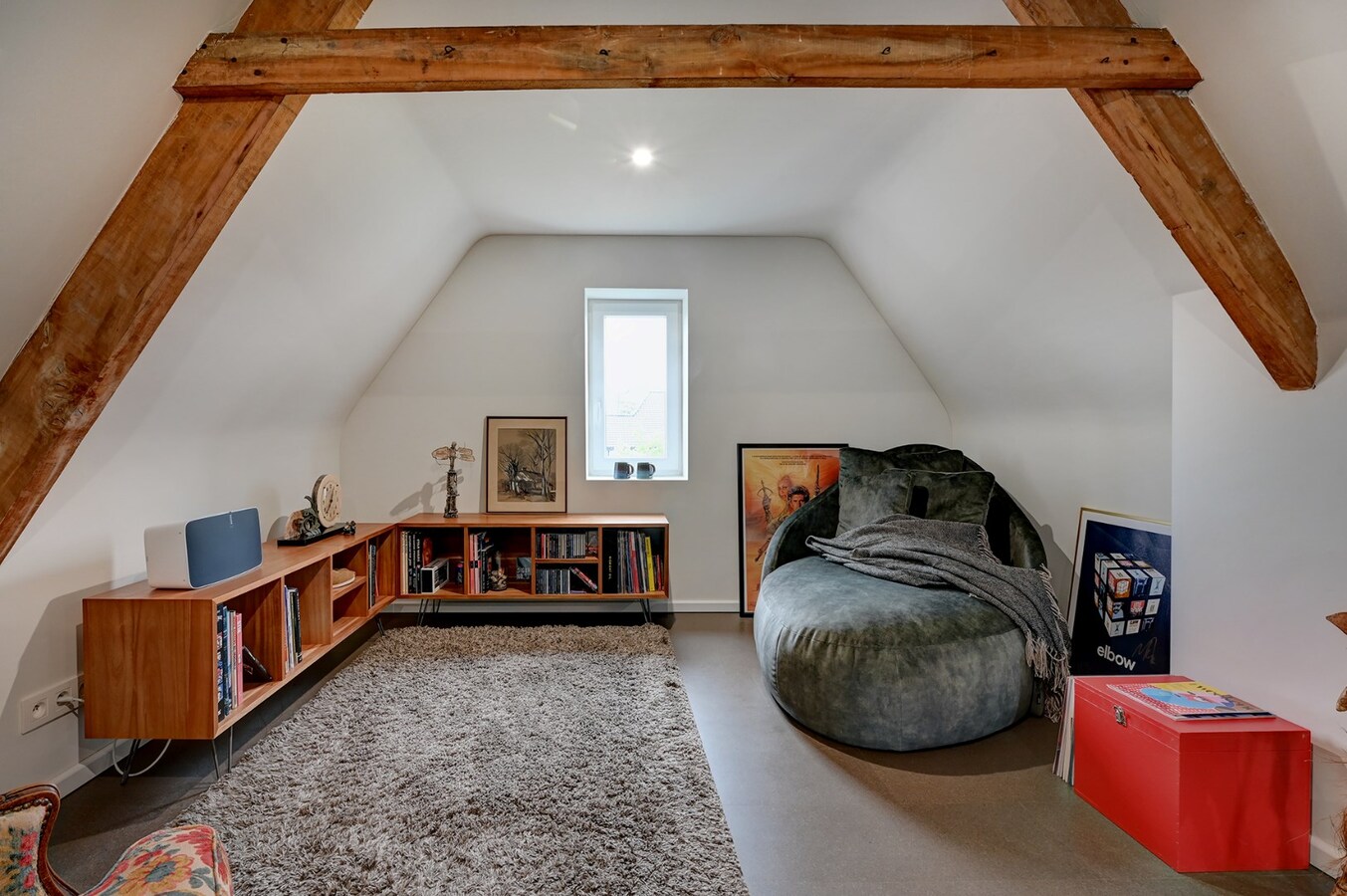 Totaal gerenvoveerde, charmante, halfopen woning met tuin, terras en garage in Kuringen (Hasselt ) 