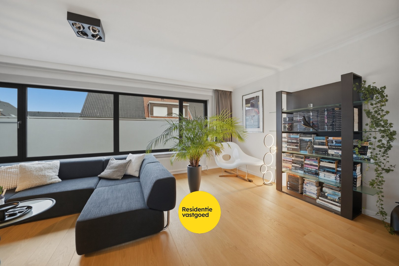 Ruime bel-étage woning met tuin en garage op rustige ligging te Bredene 