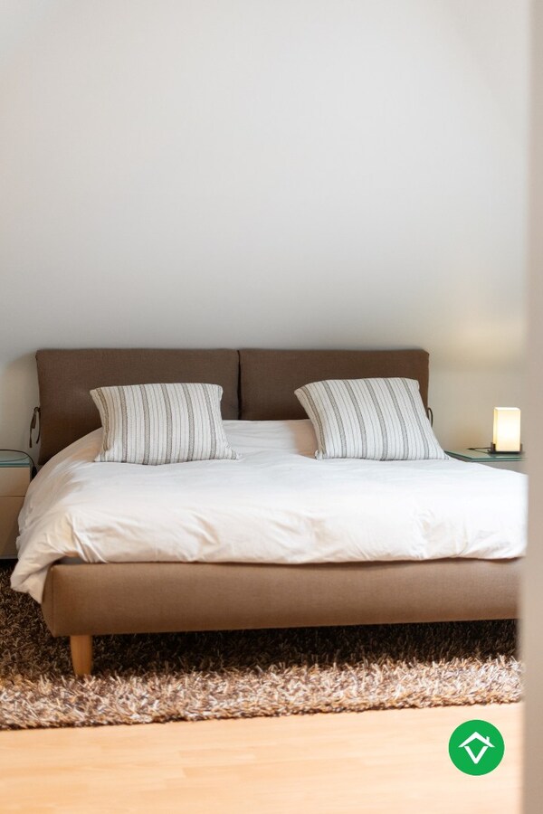 Stijlvolle alleenstaande villa met luxueus interieur en vier slaapkamers te Roeselare 