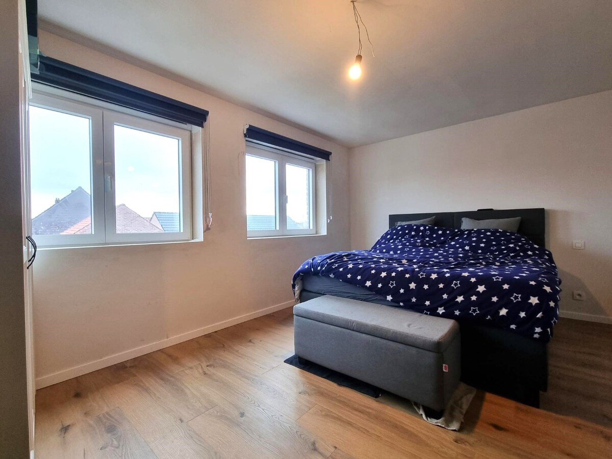 Halfopen nieuwbouwwoning (onder registratierechten!) met dubbele garage te Dudzele 