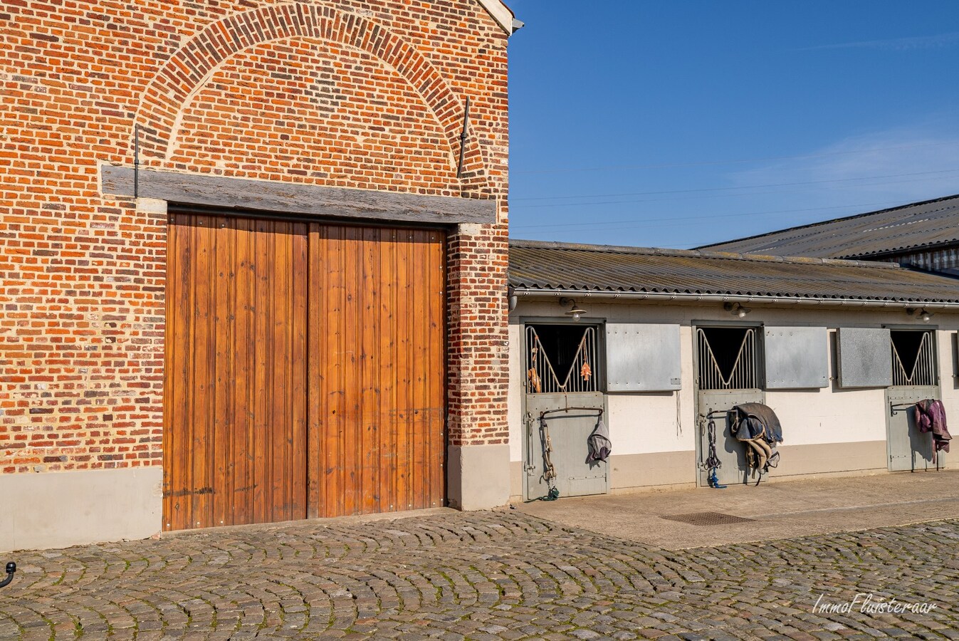 Uitzonderlijke woning met paardenaccommodatie, binnen- en buitenpiste op ca. 9,4 ha te Haacht 