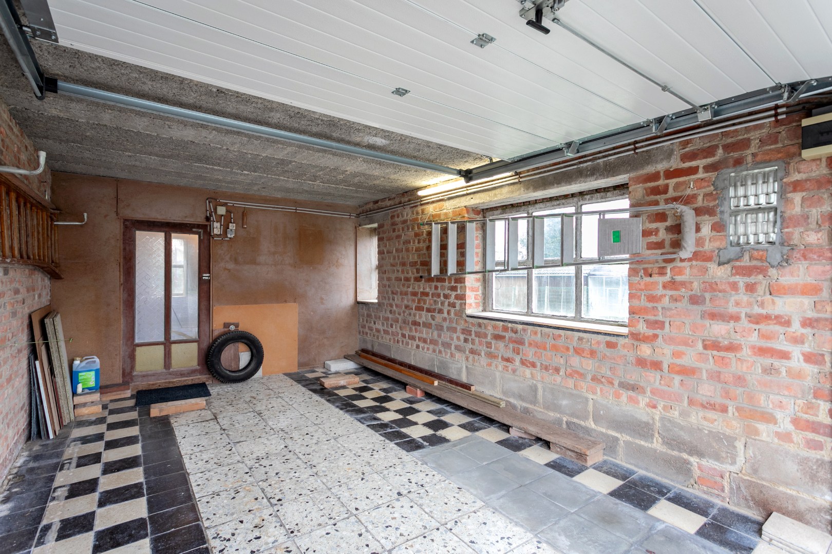 Woning  op 7a80, met 4 slpks, garage en ruime tuin 