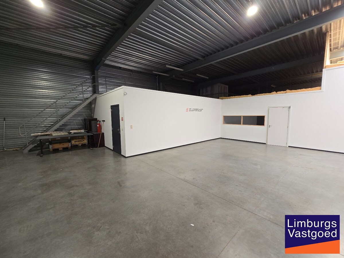 Bedrijfsgebouw - groot 831m² - centraal gelegen op het industrieterrein 