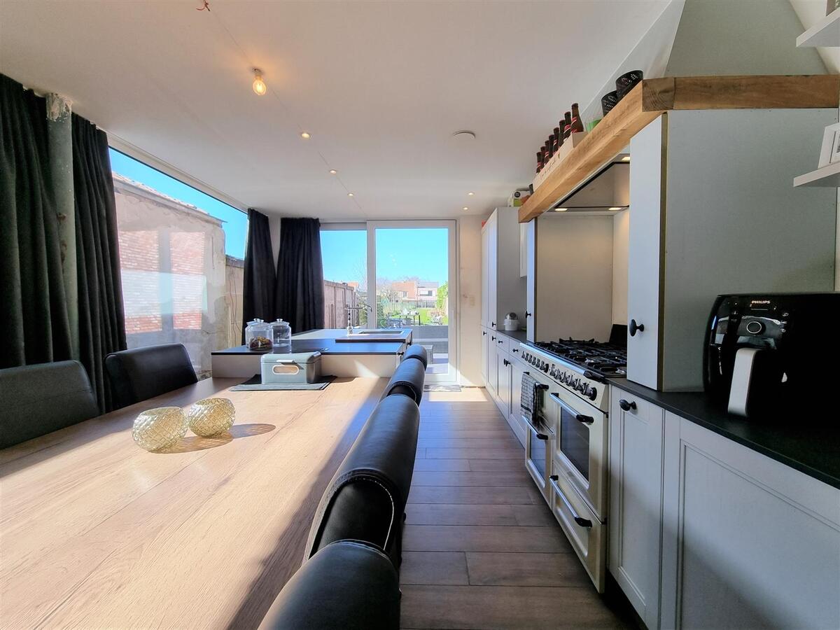 Knap gerenoveerde woning met grote tuin en oprit - Dudzele 
