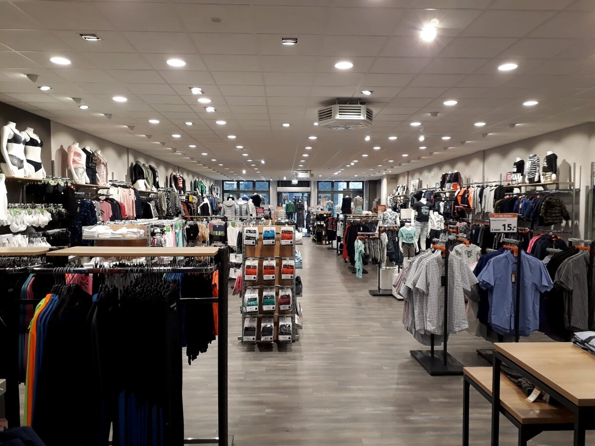 Zeer fraai winkelpand te koop in het prestigieuze Marktstaete complex in het centrum van Bladel (NB). 
