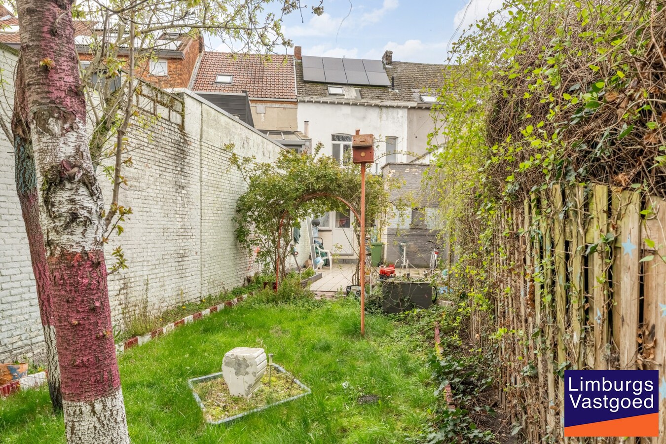 Deels gerenoveerde woning met stadstuin, 3 slpk, 2a60ca, tussen de kleine en grote ring 