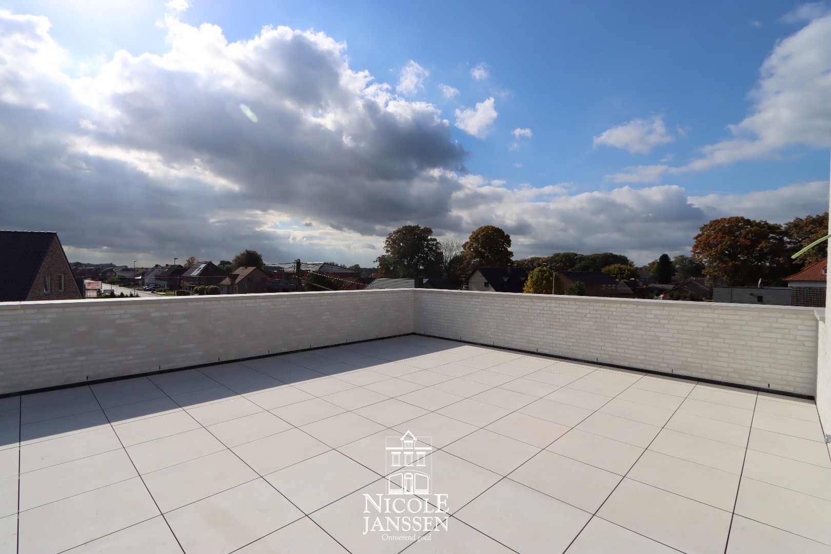 Penthouse met twee autostandplaatsen 