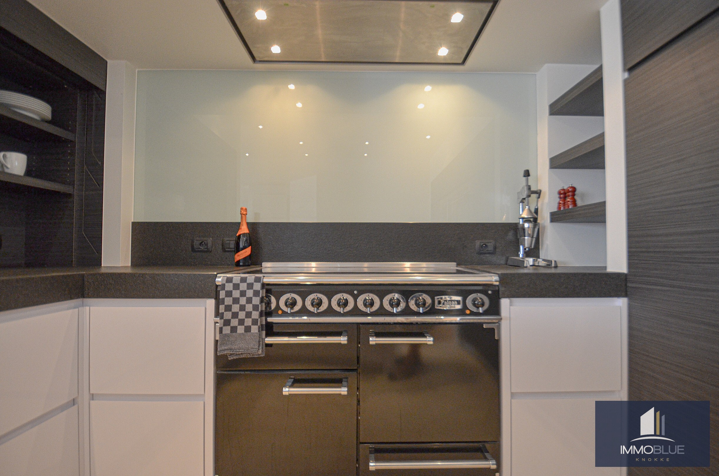 Topaanbieding – Uitzonderlijk ruim appartement gelegen in een stijlvolle residentie. 