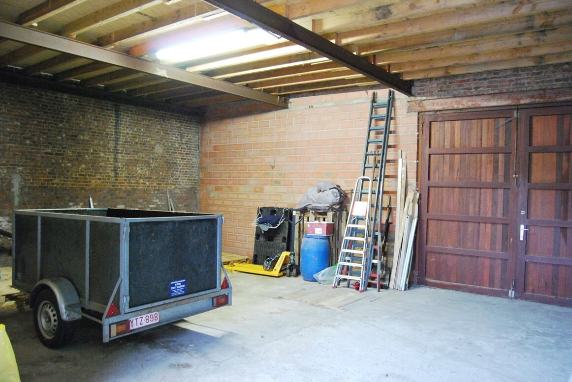 Instapklare woning met 2 stallen op ca.4000m² te Lebbeke 