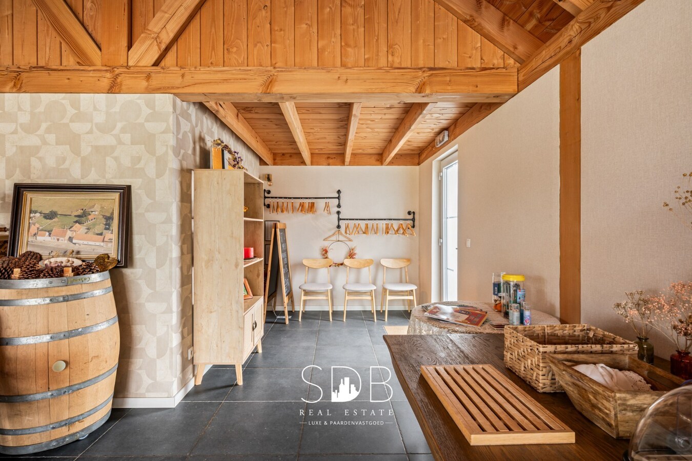 Charmante woning met aparte kantoorruimte op 14.569 m² 