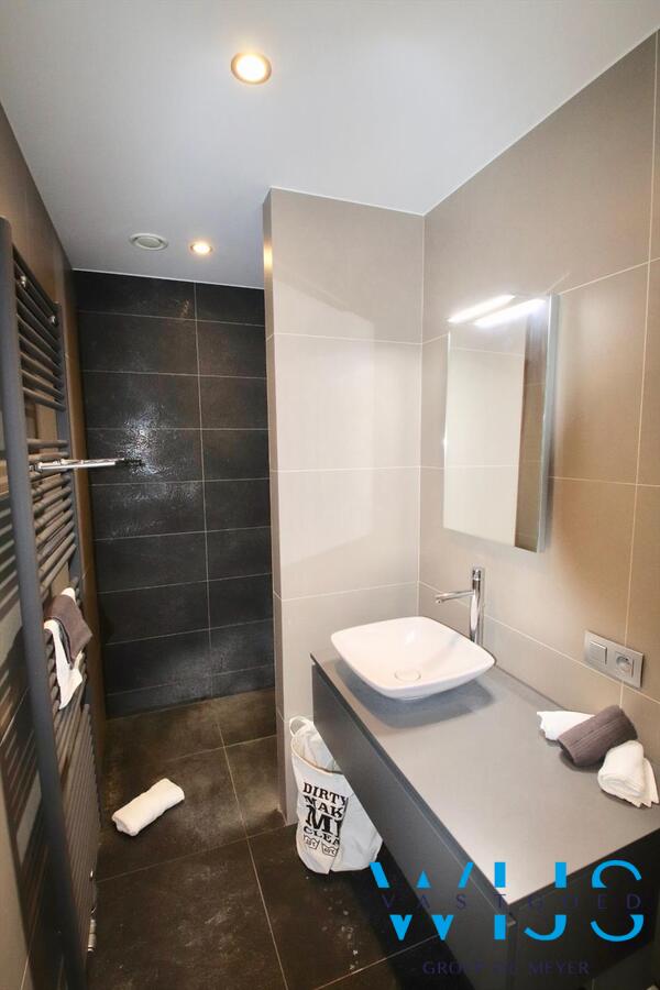 Gerenoveerd (2017) en gezellig woonhuis in hartje Ertvelde. 