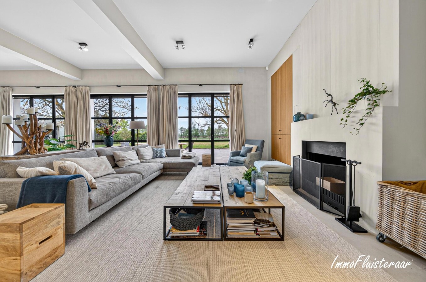 Exclusieve villa met professionele hippische accommodatie op ca. 14,5 ha (mogelijkheid tot aankoop extra gronden) te Astene (Deinze) 