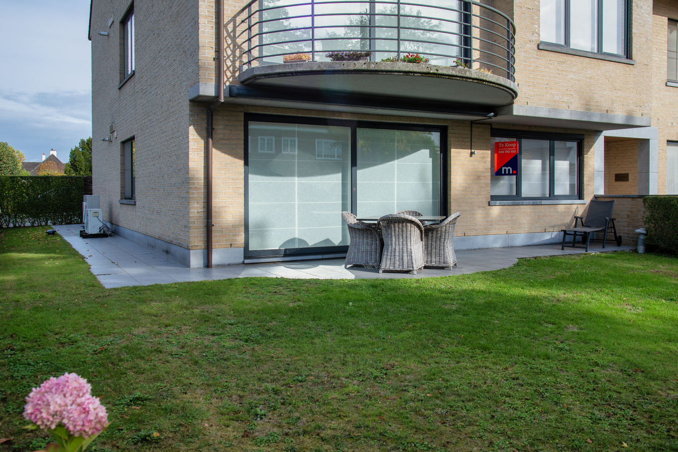 Instapklaar gelijkvloers appartement aan het Leopold III park in Kortrijk te koop ! 
