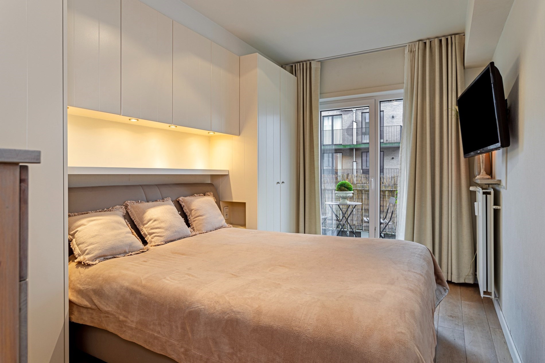 Appartement confortable d'une chambre avec vue frontale sur la mer, situé près de la place Rubens. 