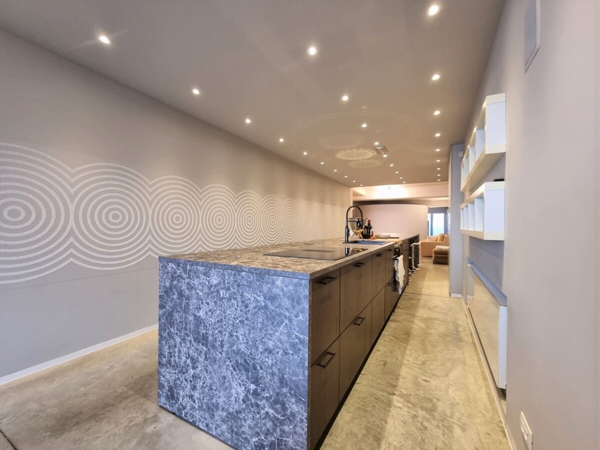 Uitzonderlijk appartement/loft op de zeedijk van Heist (271 m² bew. opp!!) 