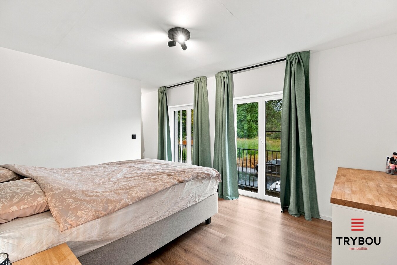 Uitstekende gelegen woning met loods en tuin! 