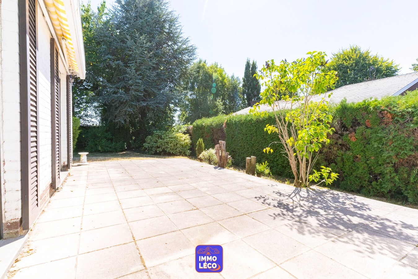 Villa "Plain-pied" érigée sur 1311m², double garage, carport, jardin, TOP SECTEUR !! 