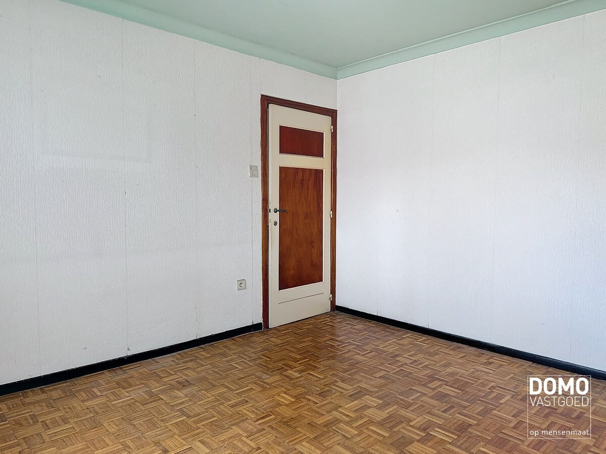 Op te frissen rijwoning met stadstuin gelegen te Hasselt. 