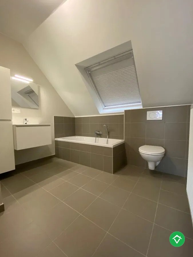 Ruime nieuwbouw woning met 3 slaapkamers, tuin  met tuinhuis en garage te Kortemark 