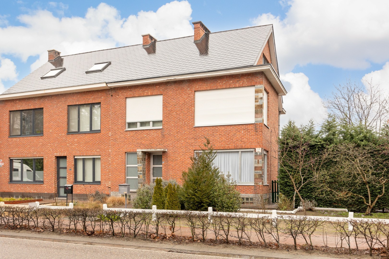 Gelijkvloers appartement met garage 