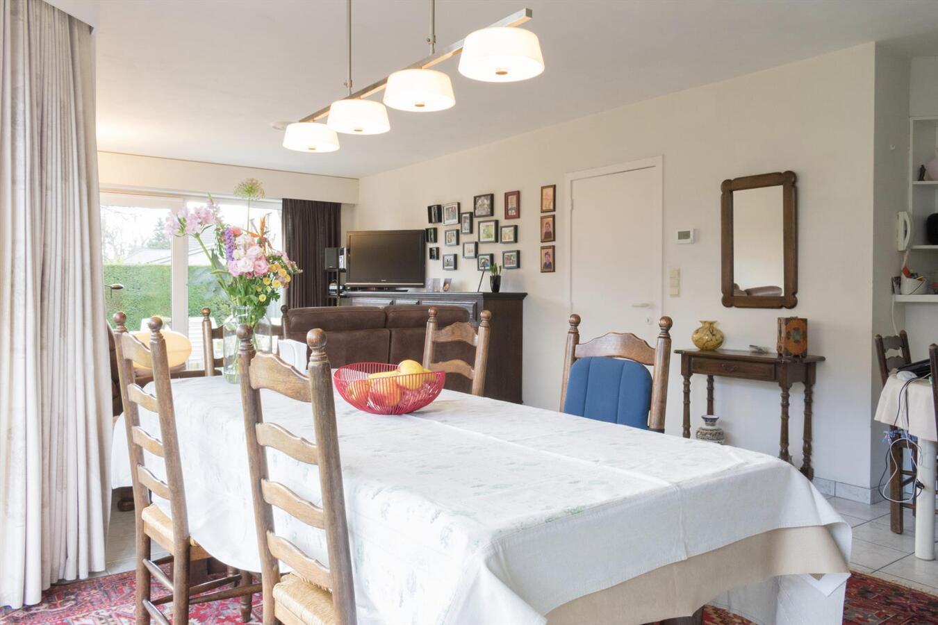 Gelijkvloers villa-appartement met zonnige tuin op toplocatie 