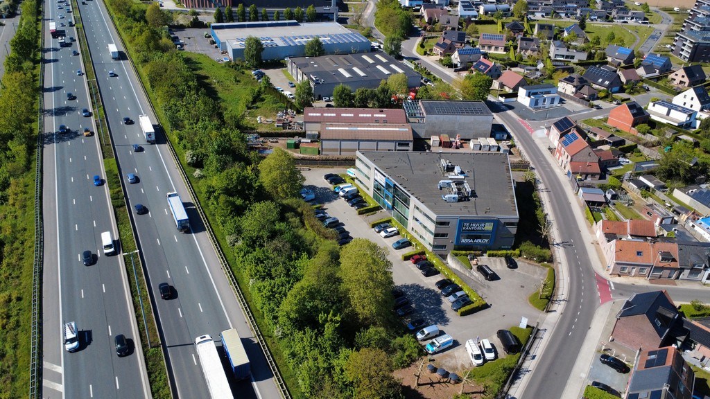Standingvol kantorencomplex te huur langs E40 in Merelbeke-Melle
