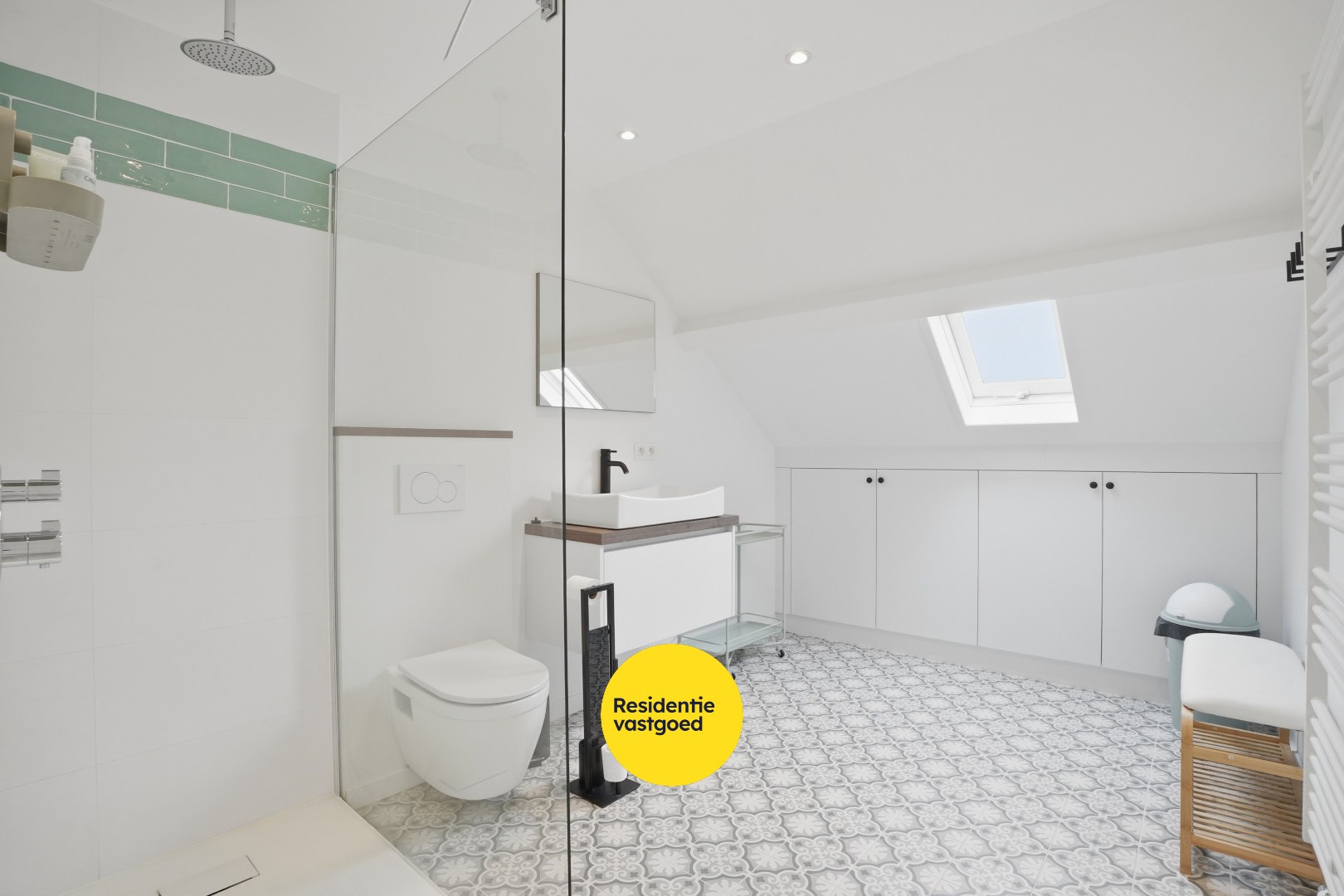Subliem gerenoveerde herenwoning met 6 slaapkamers inclusief garage in Nieuwpoort-Stad op 135m² 