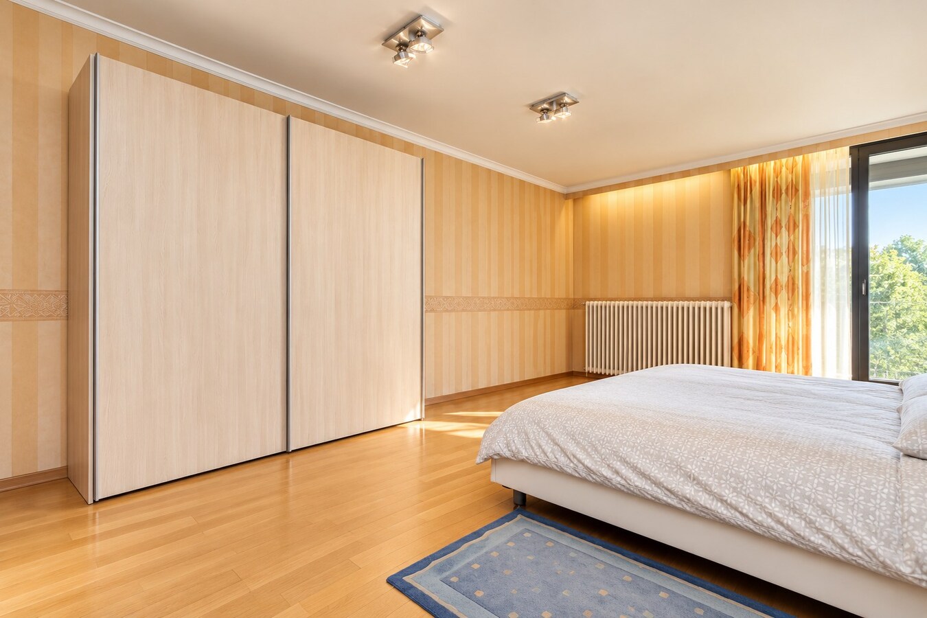 Unieke Villa te Roeselare op 2258m² met 28 zonnepanelen en 432m² bewoonbare oppervlakte! 