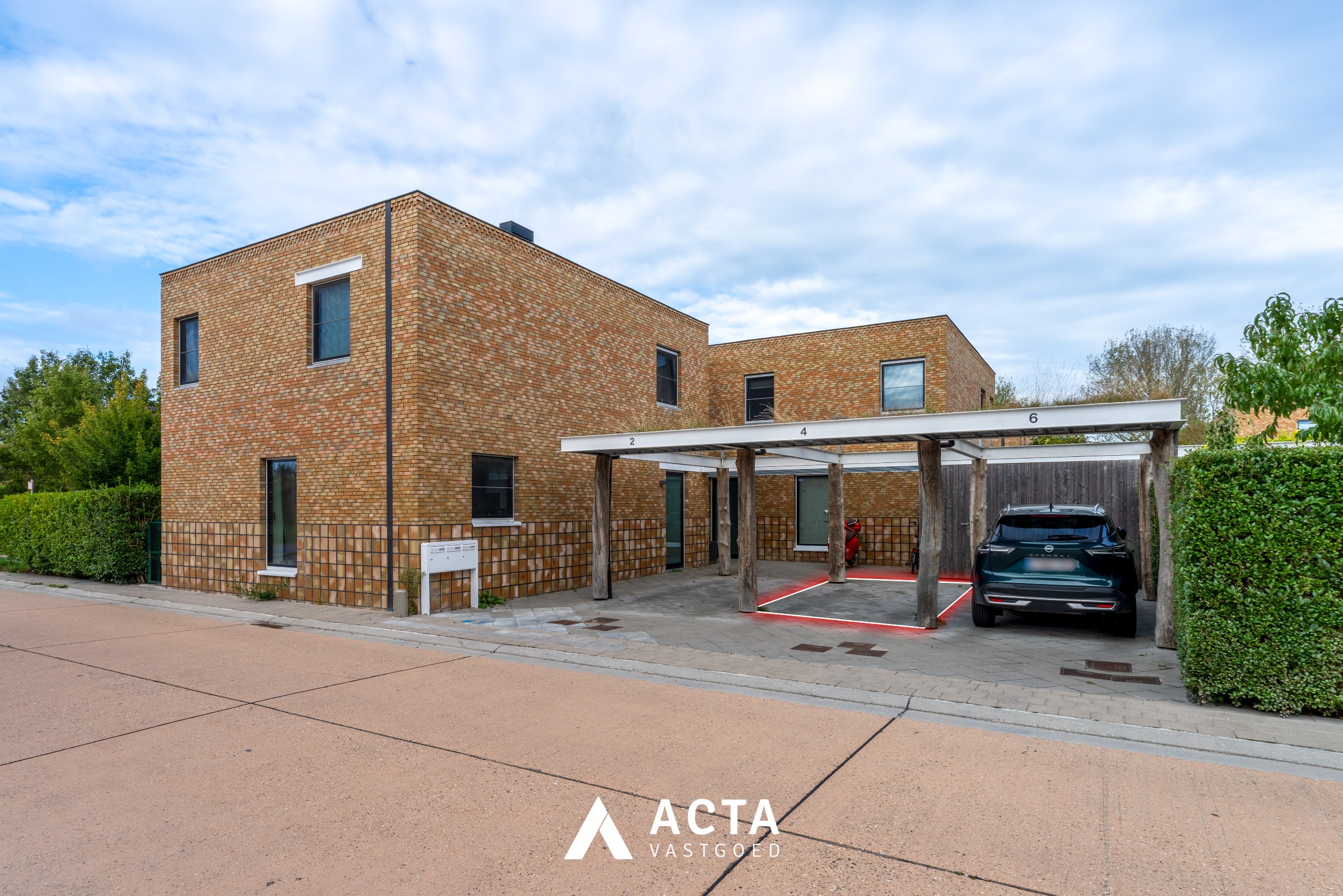 Instapklare halfopen gezinswoning in Baanhof in Oostende 