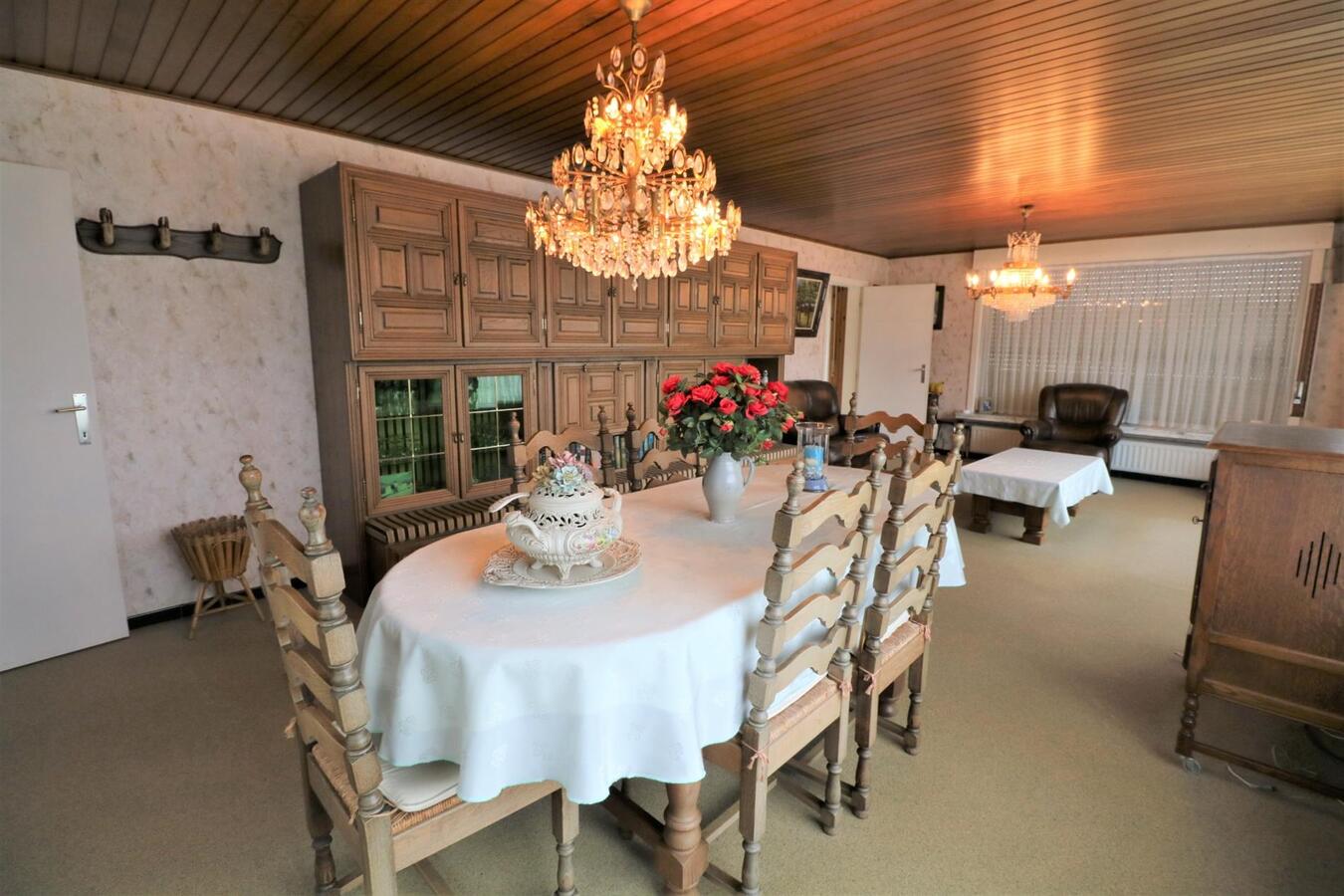 Woning met mogelijkheid tot commmerciële ruimte op 1398m² te Aartrijke 