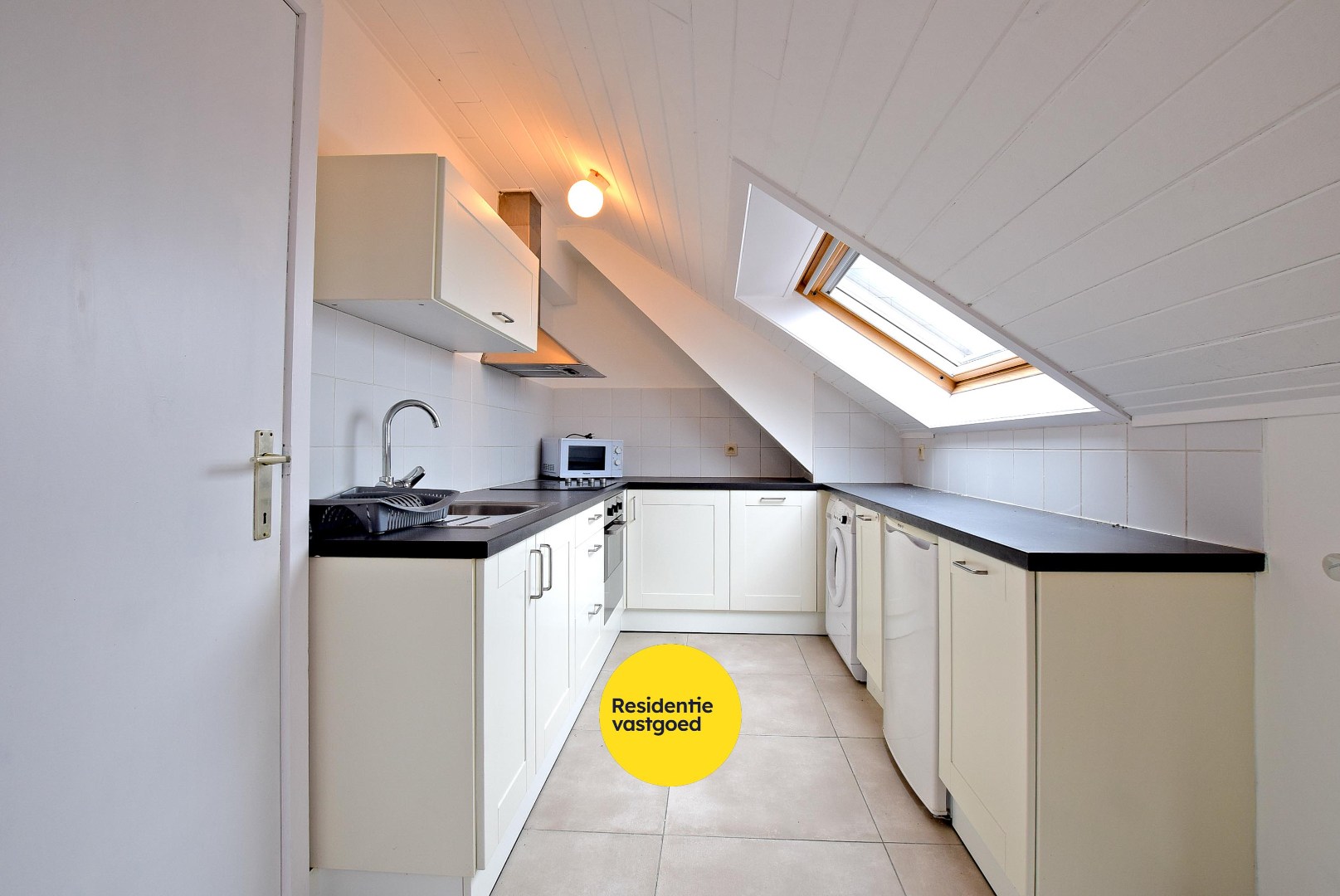 Investeringsvastgoed (gerenoveerd in 2024) omvat 2 afzonderlijk te verhuren appartementen samen 145m²! 