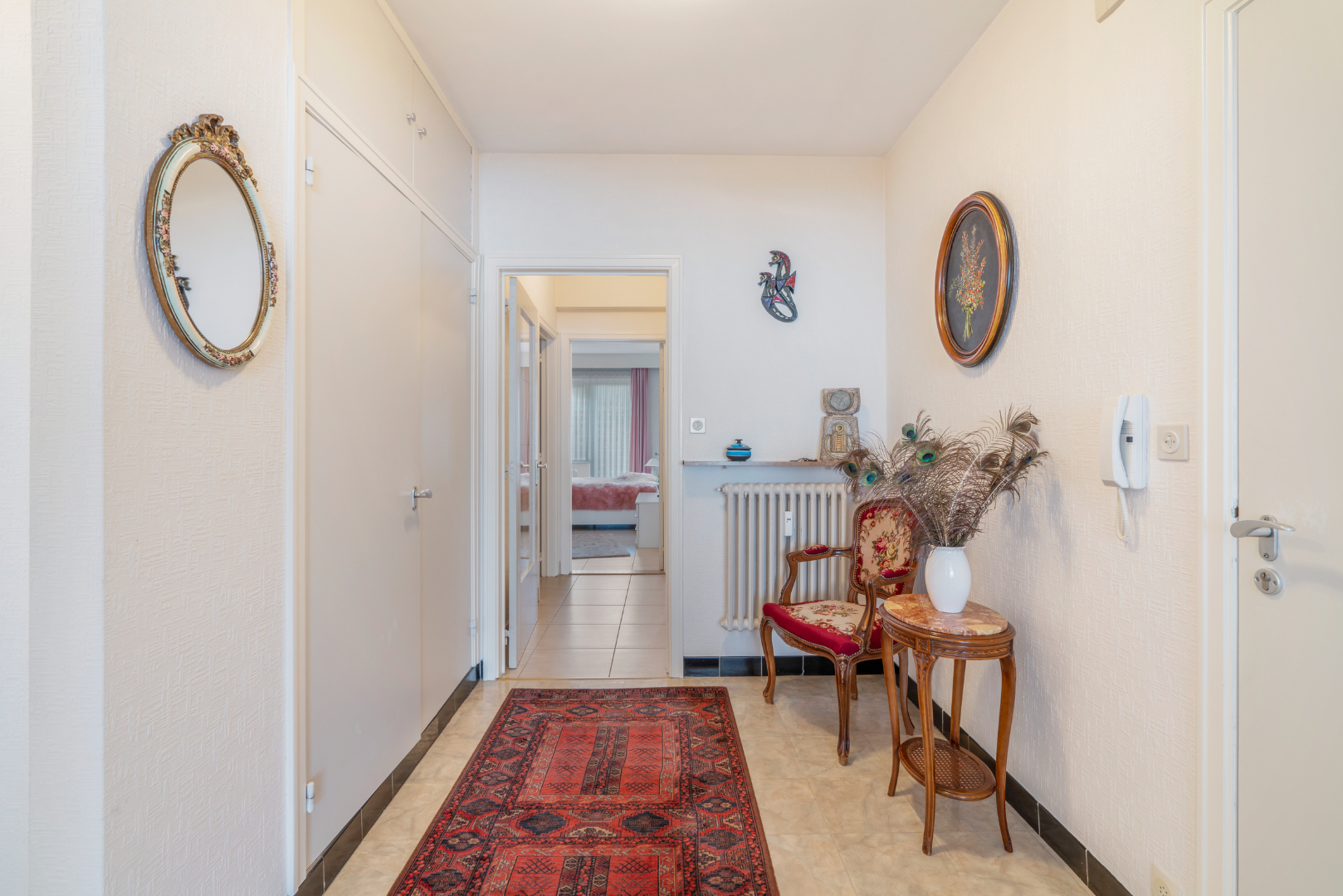 OPBRENGSTEIGENDOM MET 7 APPARTEMENTEN EN 7 GARAGEBOXEN 