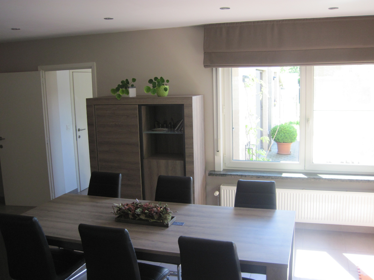 Prachtige Half Open Bebouwing - vernieuwd in 2012 !! 