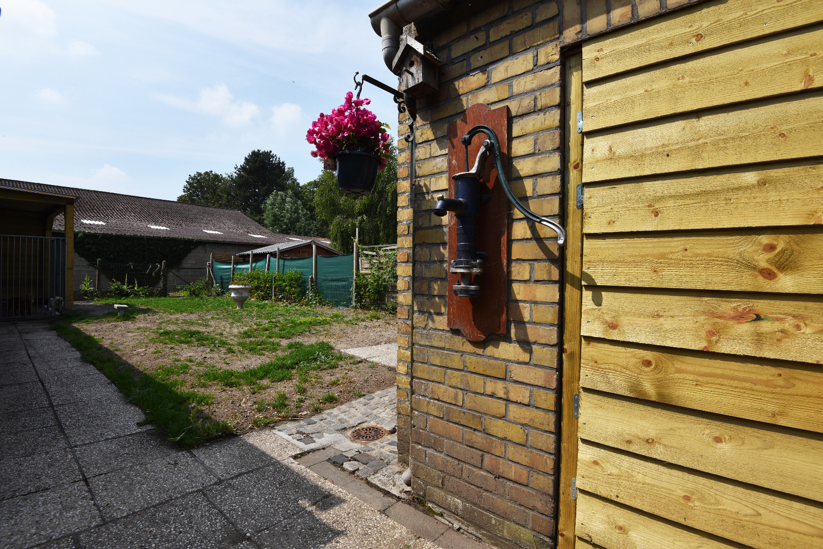 Op te frissen woning 3 slpks rustig gelegen te Maldegem-Donk 