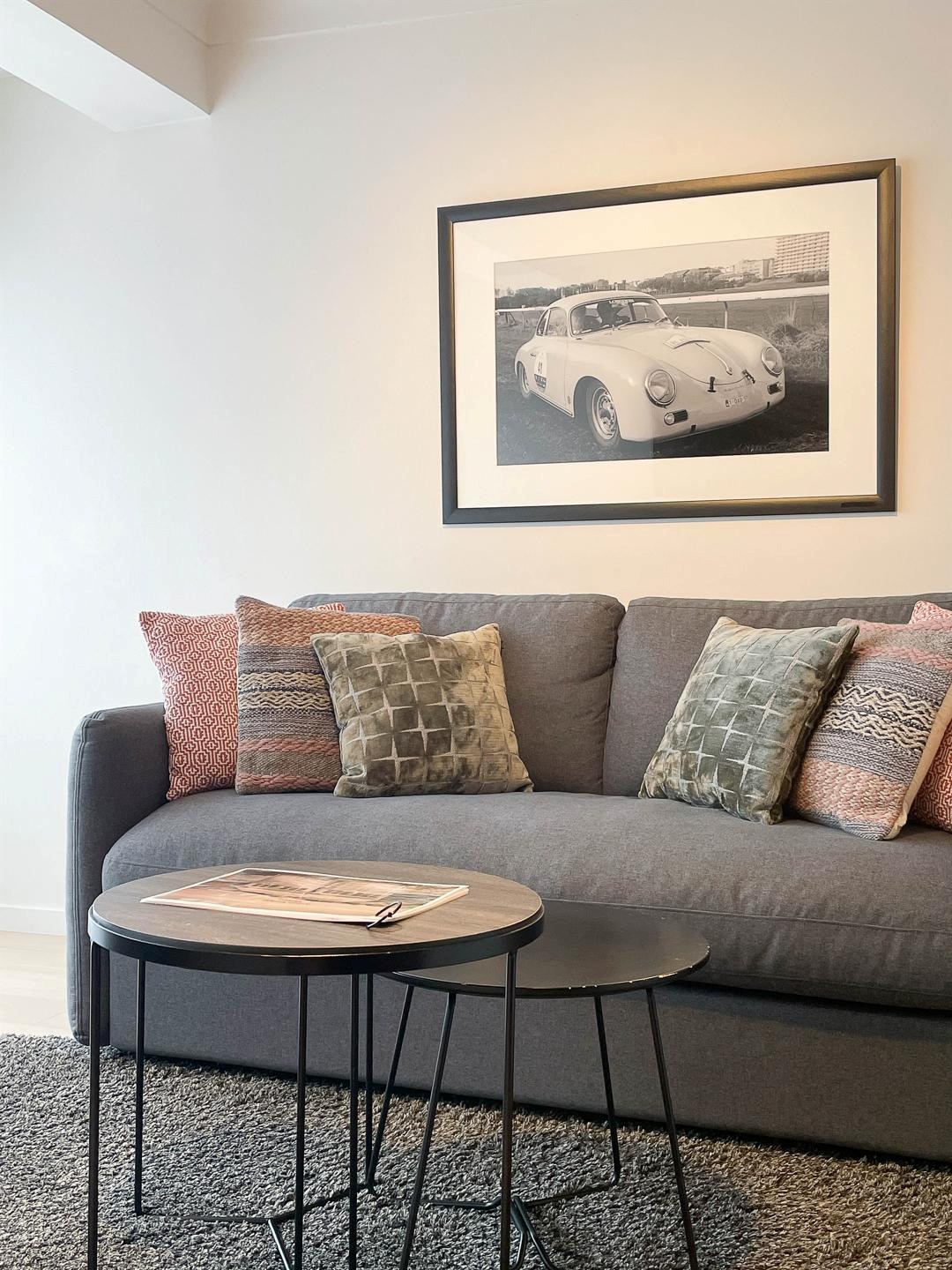 Gerenoveerde designstudio met slaaphoek centraal gelegen op de Kustlaan 