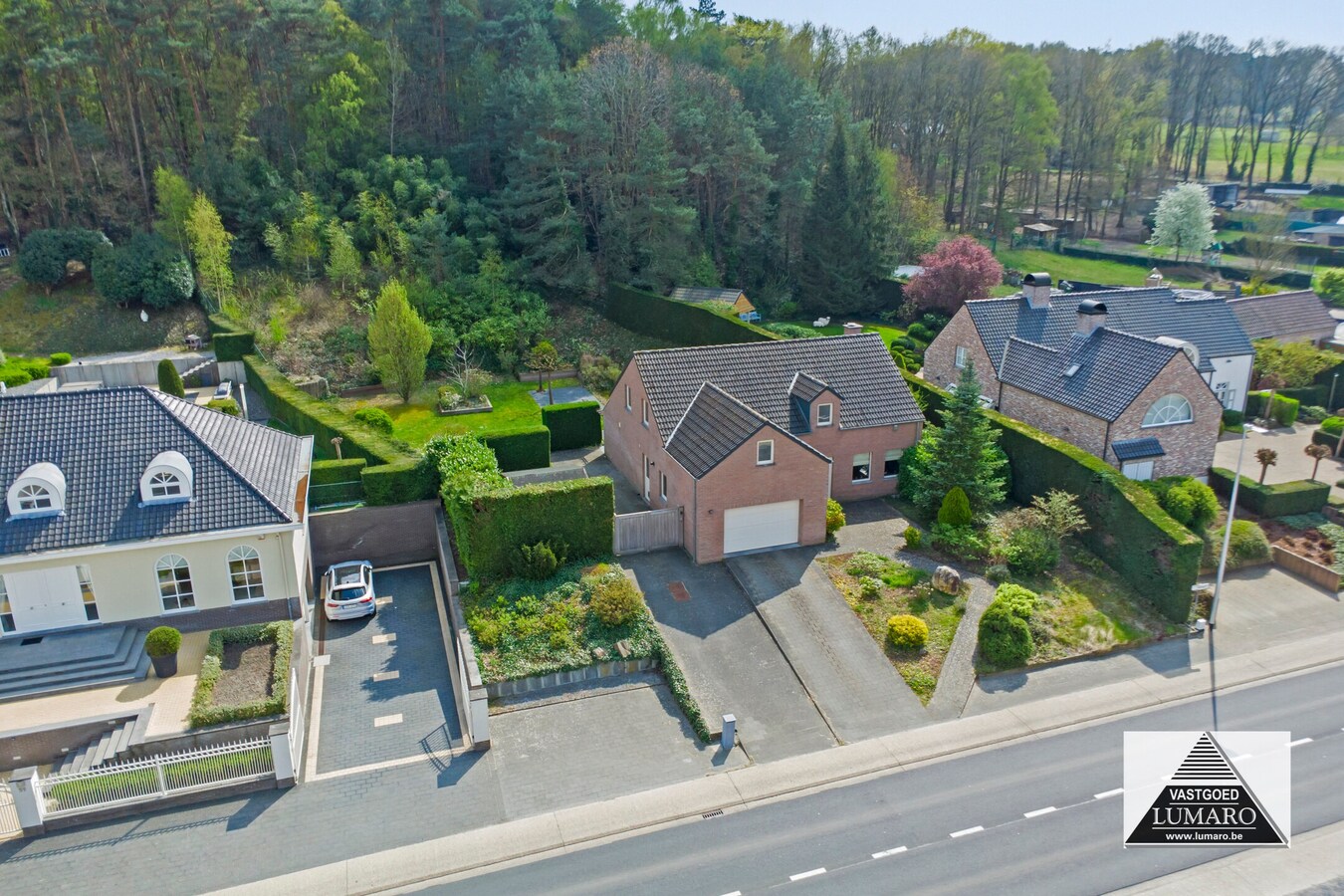 Vrijstaand landhuis op 2.942m². Instapklaar. Energielabel B. 