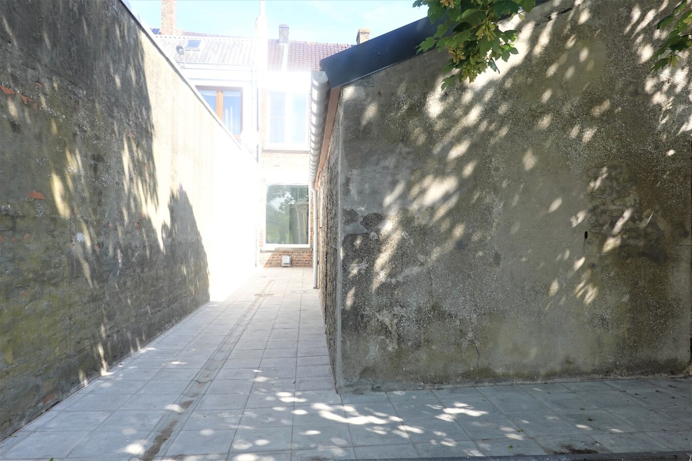 Te huur: gezellige hoekwoning met 2 slaapkamers en  grote tuin 