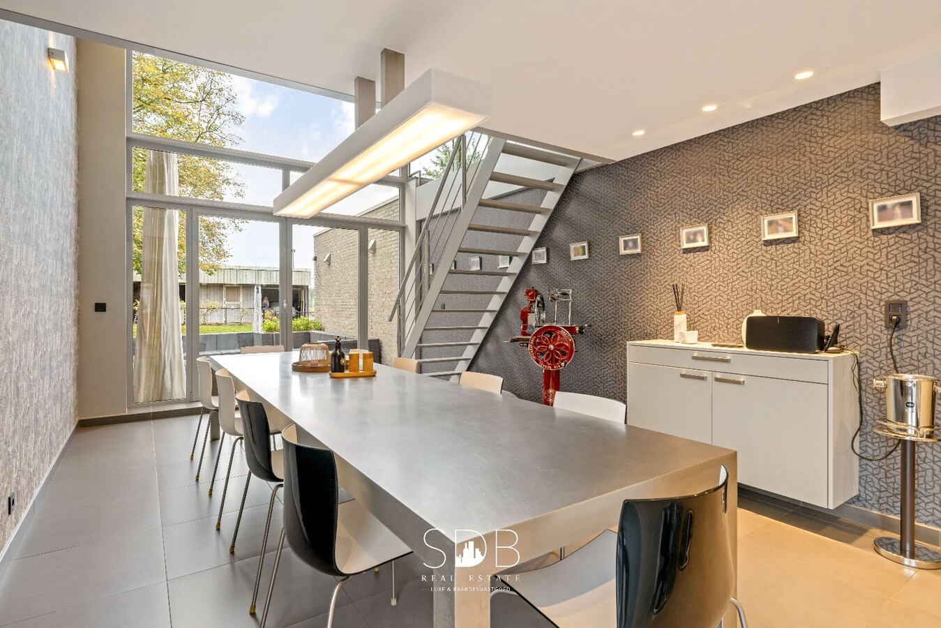 Prachtige woning met paardenfaciliteiten op 11.703m² 