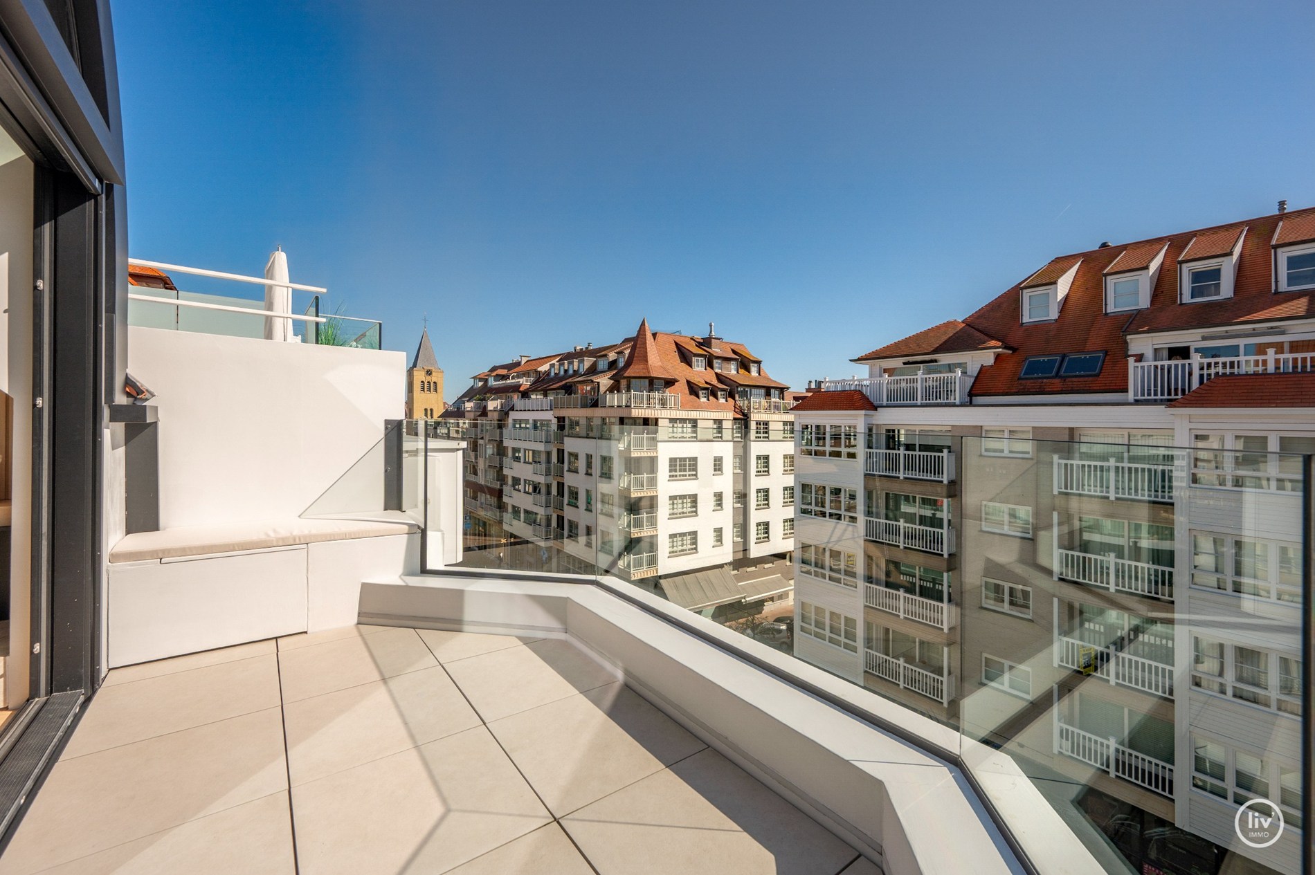 Uitzonderlijk luxueus afgewerkte duplex met royale terrassen, op topligging te Dumortierlaan. Hier werd over elk detail nagedacht 