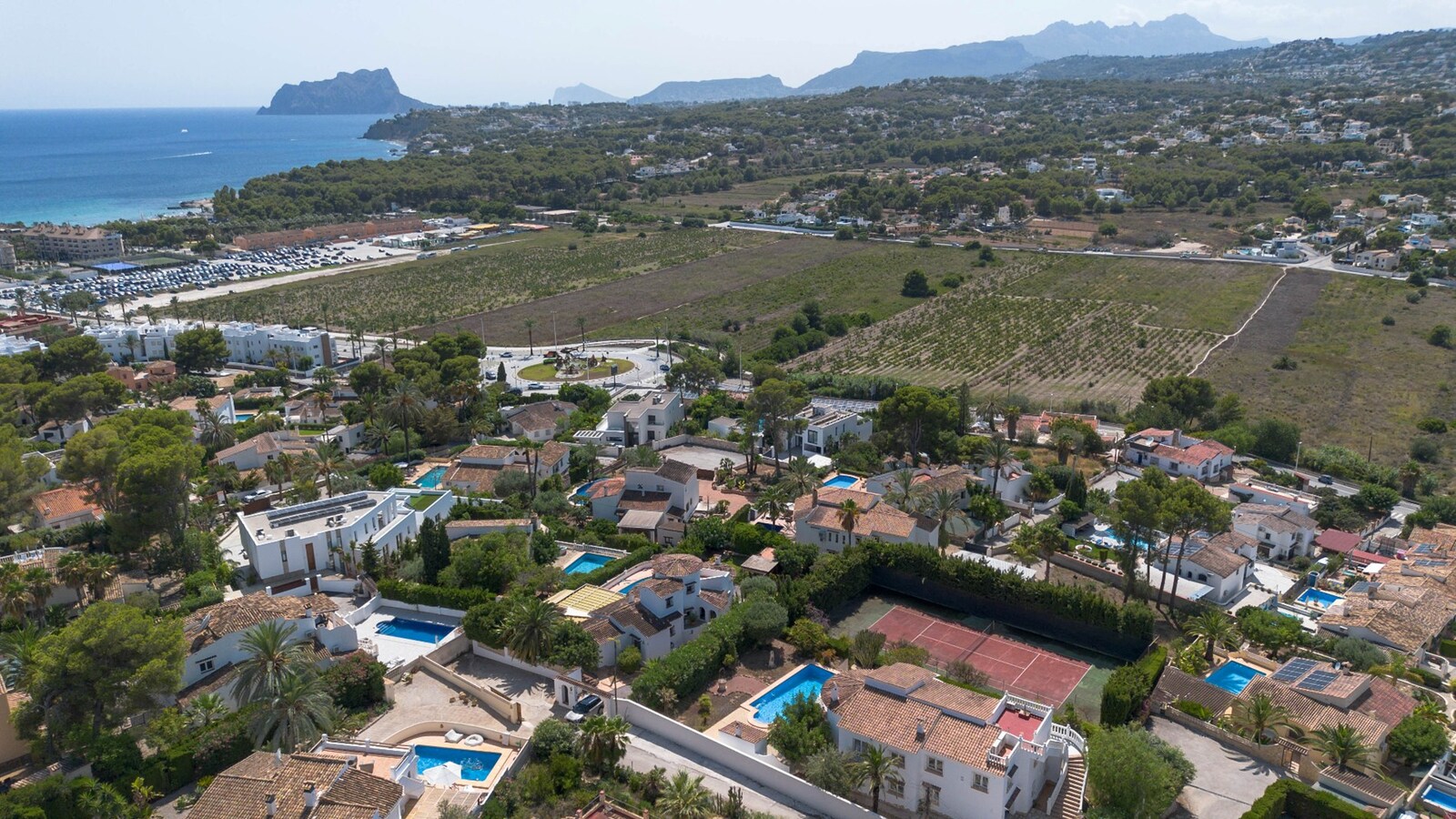 Uniek renovatieproject met zeezicht op wandelafstand van Moraira 