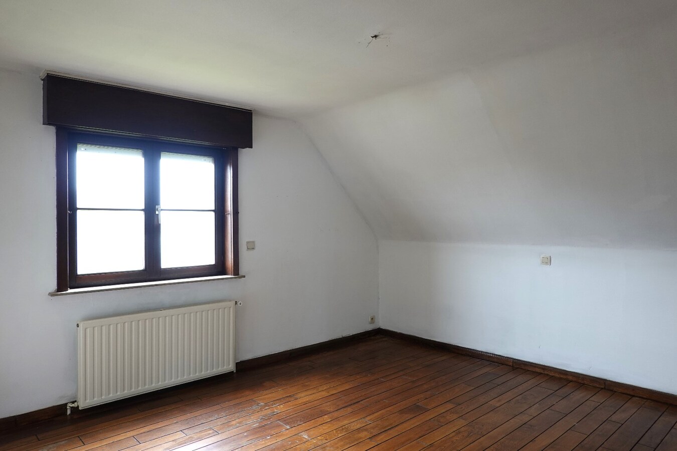 Te renoveren villa in bedrijventerreinzone voor KMO's 