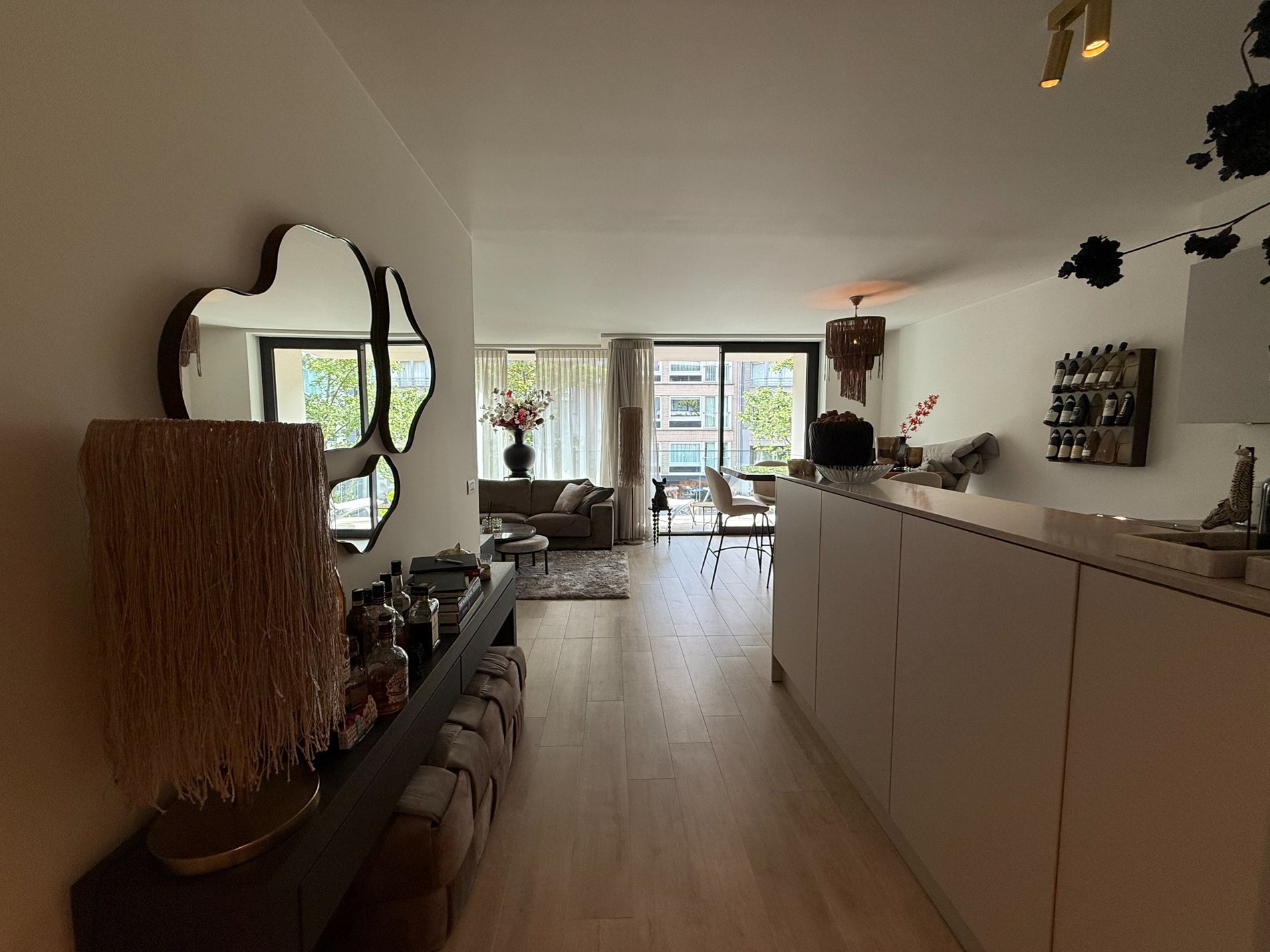 Ongemeubeld - Magnifiek woonappartement aan de zonnekant van de Lippenslaan, op wandelafstand van het strand. 