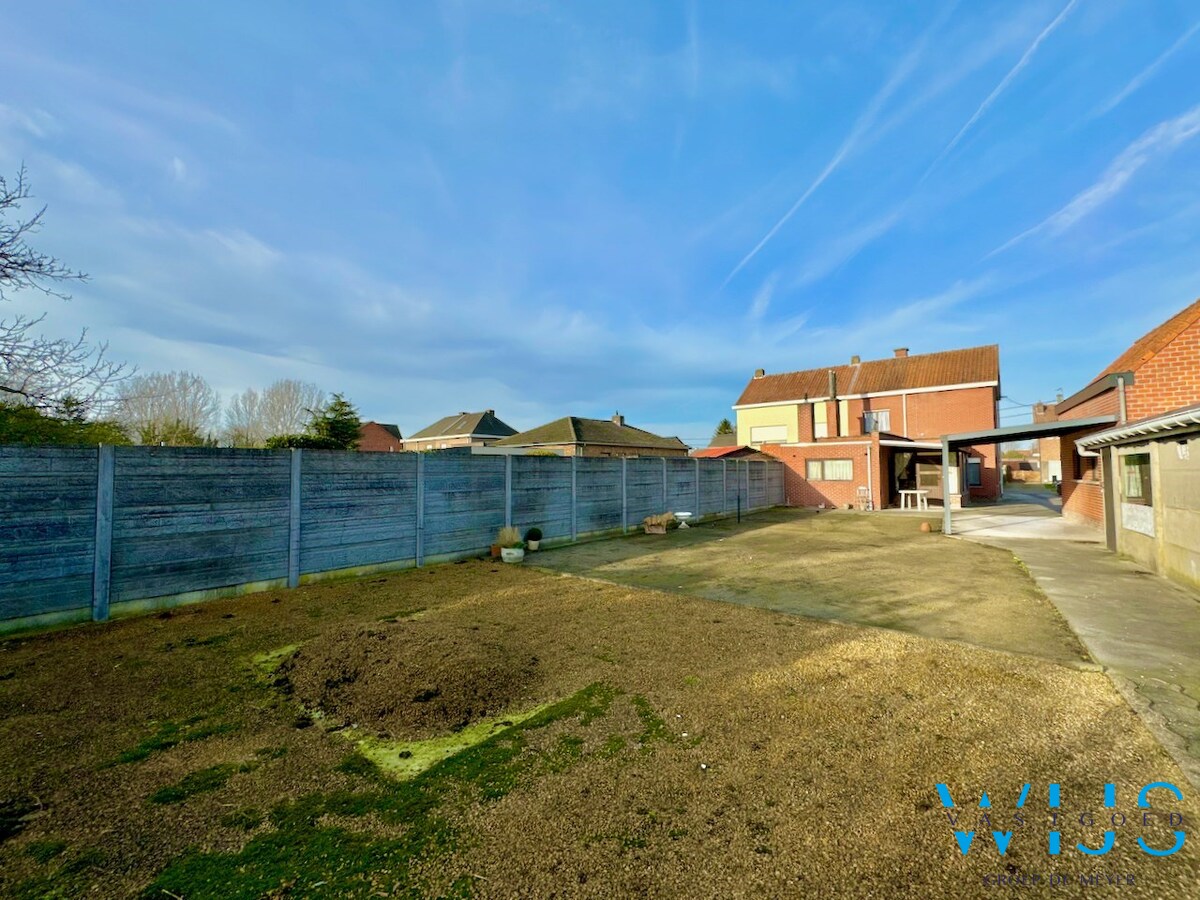 Volwaardig woonhuis met bijgebouwen te Wippelgem ! 