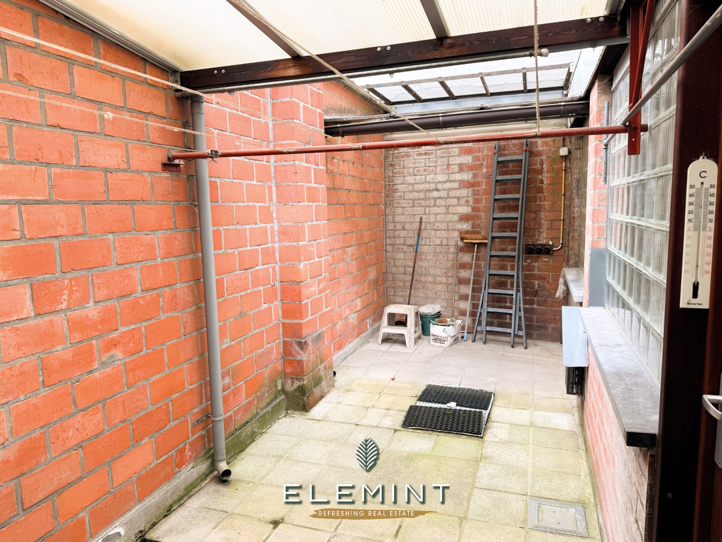 Op te frissen, goed onderhouden rijwoning met 3 slaapkamers 