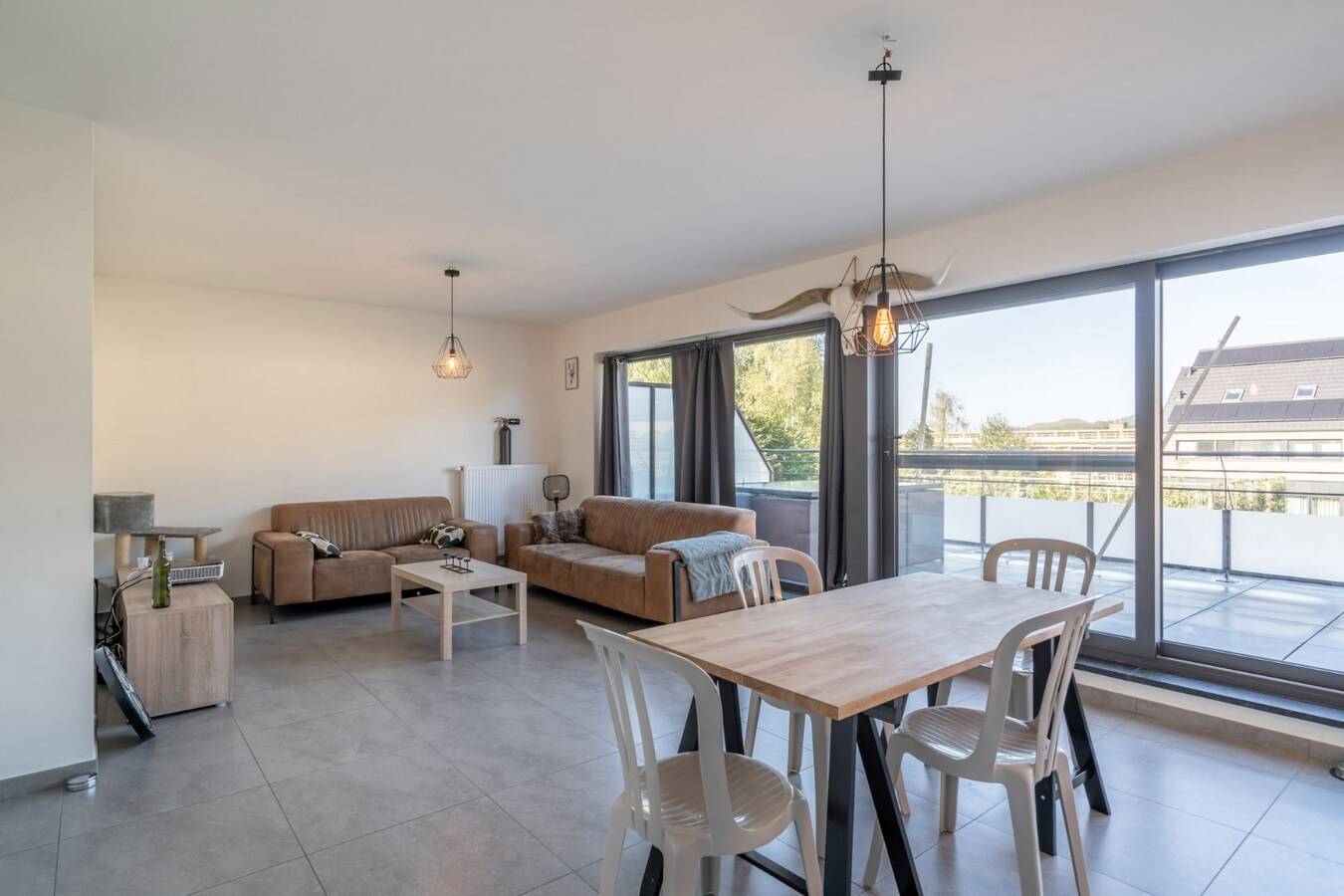 Modern 2 slaapkamer appartement met ondergrondse parkeerplaats. 