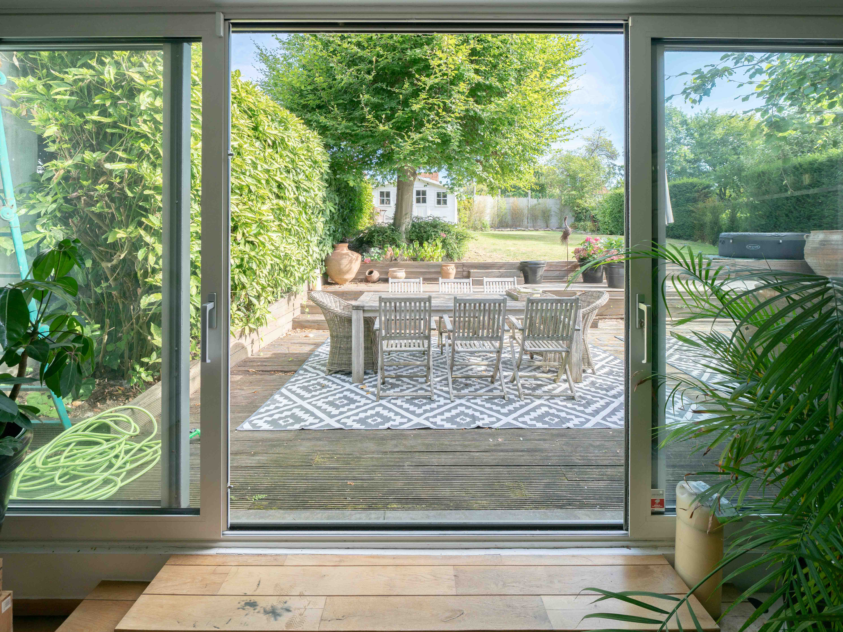 Zeer charmante eengezinswoning + projectgrond voor 2 app. 