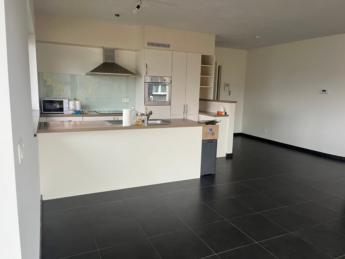 2-slpk-appartement op top locatie (incl. ondergrondse staanplaats!!). 