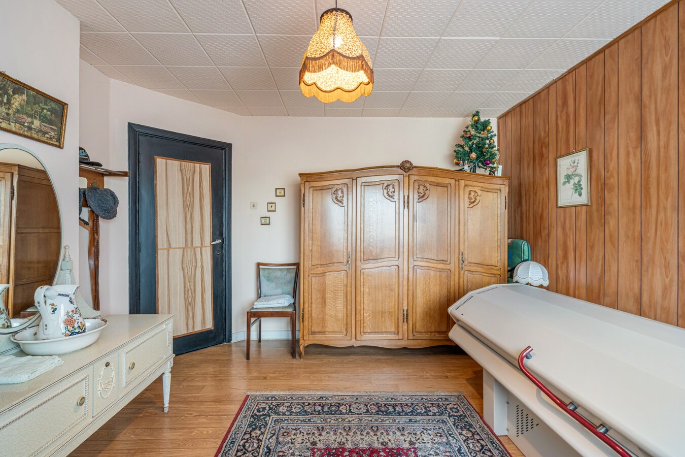 Halfvrijstaande gezinswoning met veel mogelijkheden op een perceel van 8are! 