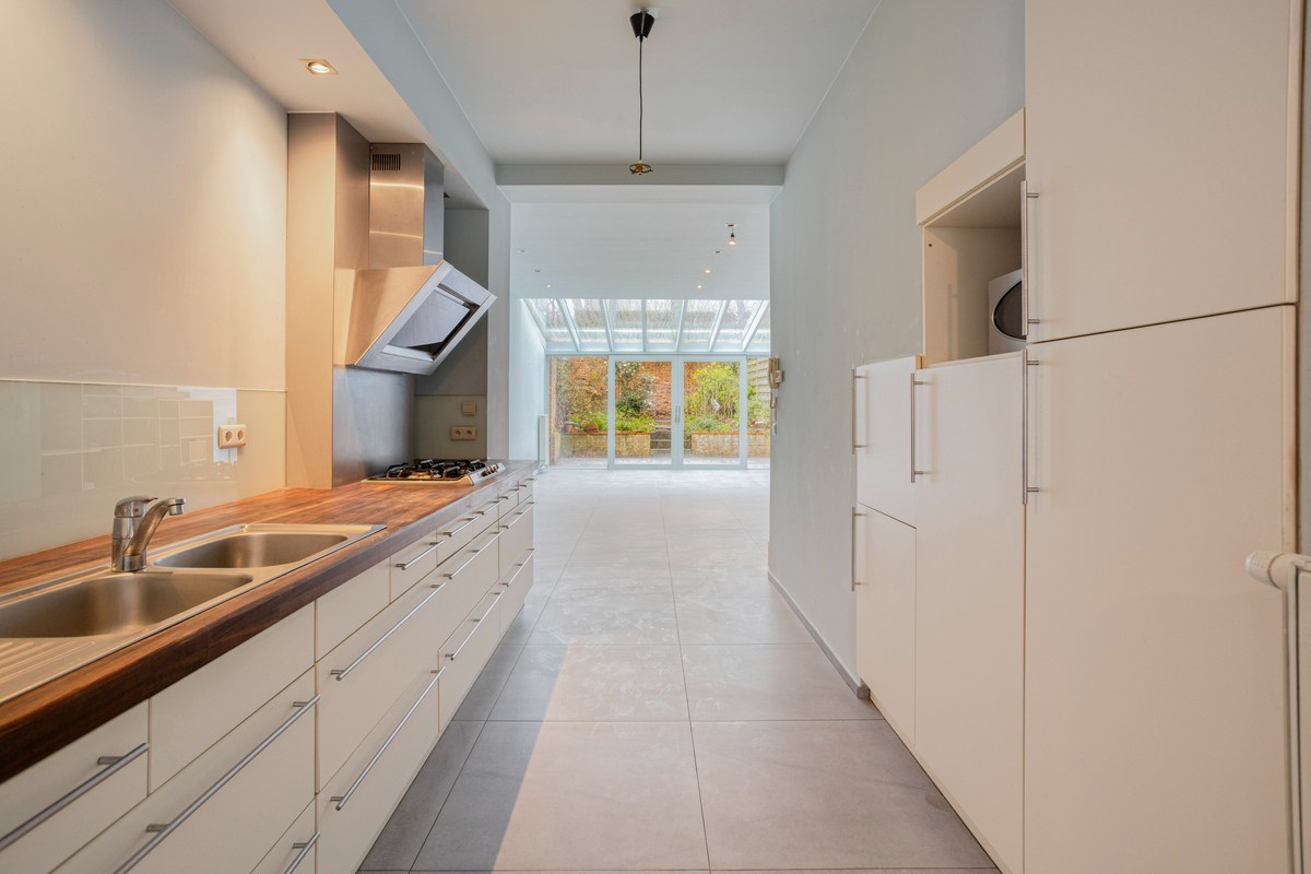 Uniek opbrengstpand met 1 appartement en 2 studentenkamers in centrum Leuven!  – EPC label B - bewoonbare opp. 227 m² 