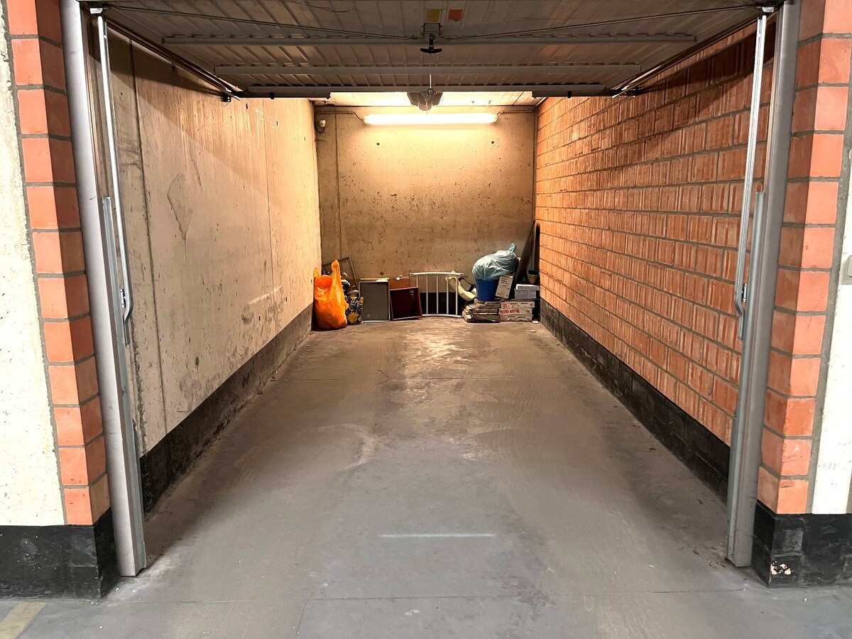 Lichtrijk en ruim appartement met garage (EPC: B) 